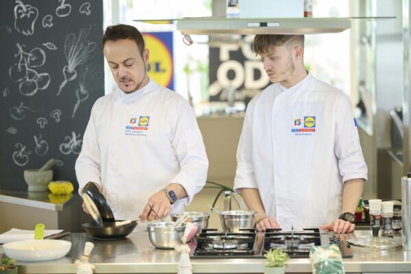 100525-LidlFoodAcademy-Gevstiko-taksidi-stin-korea8