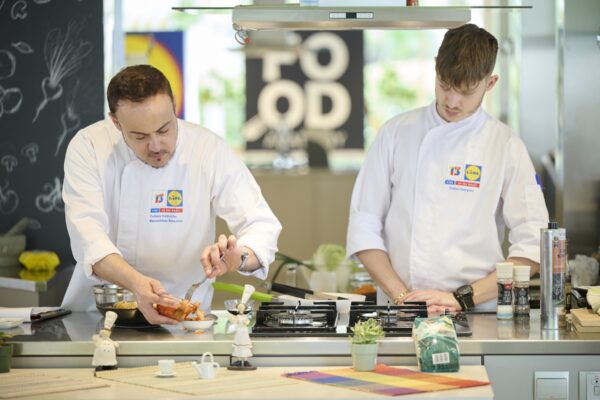 100525-LidlFoodAcademy-Gevstiko-taksidi-stin-korea9